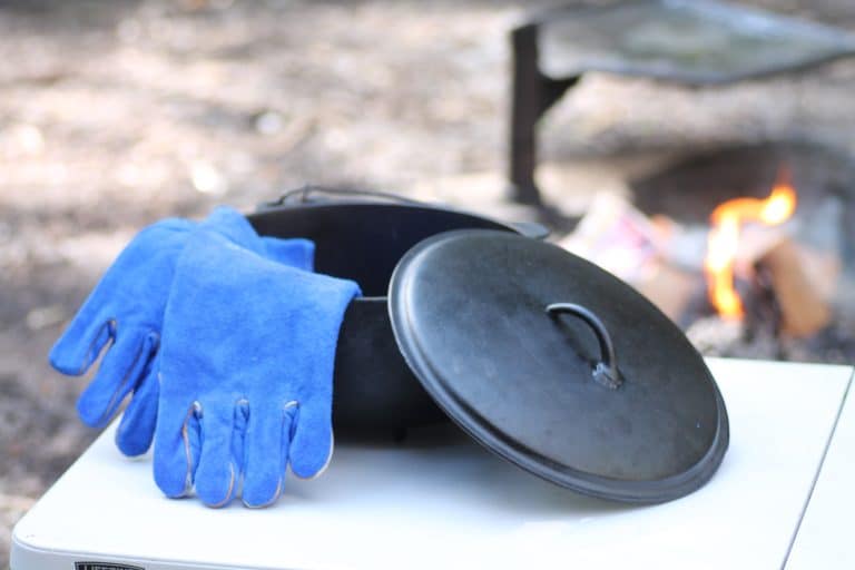 How to rescue a Rusty Camp Oven: A Step-by-Step Guide to cleaning and seasoning